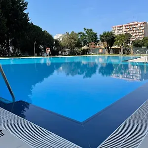 Apartamento con piscina a 500m de la playa en Benalmadena Costa Apartamento Benalmádena